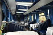 Один из вагонов-ресторанов туристического поезда "Транс-сибирский экспресс"